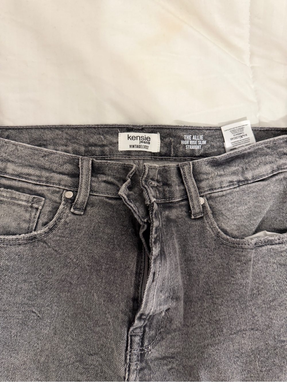 Kensie Men's Slim Straight Jeans in Faded Gray